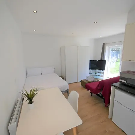 Turay Court Holiday Apartments Bournemouth Exterior photo